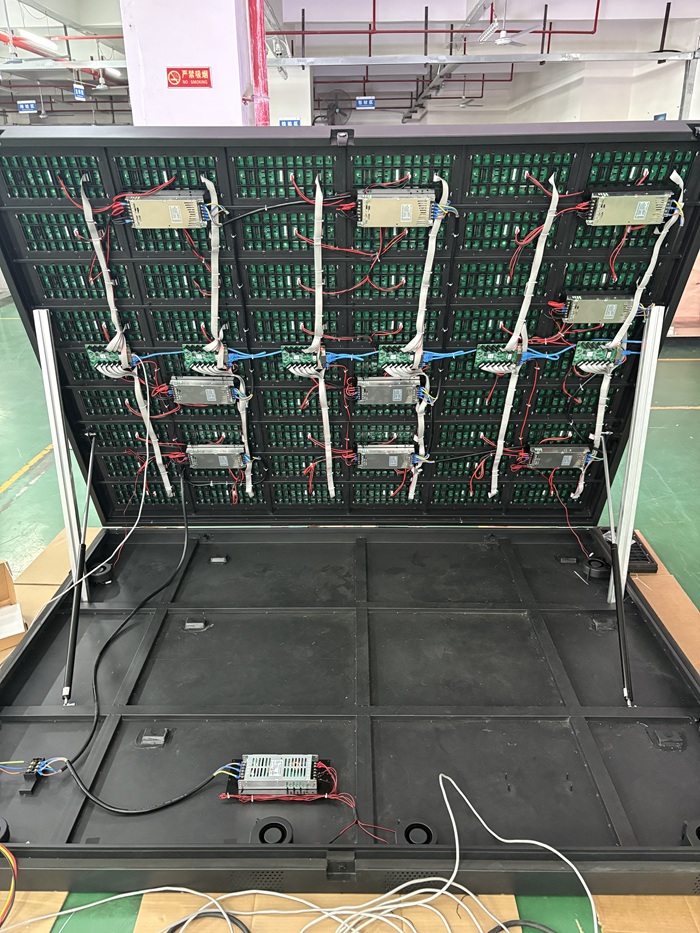 戶(hù)外前翻蓋箱體led顯示屏