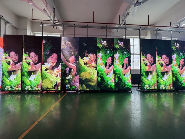 P2.5 LED海報屏 P2.5 LED海報屏