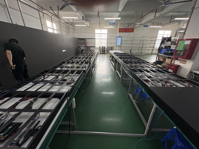 室內(nèi)P4 LED顯示屏：磁吸簡易箱體車間組裝